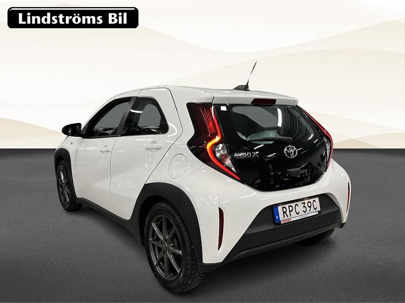 Begagnad Toyota Aygo X X-play 72 HK (52 kW) 2022 Vit SUV