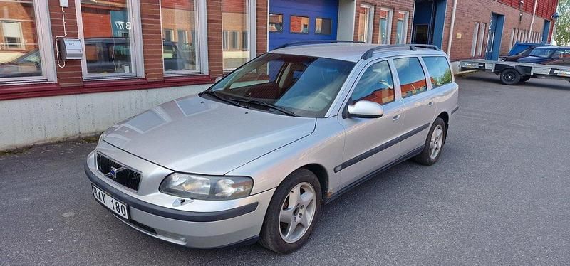 Grå Begagnad 2001 Volvo V70 Kombi | 10 000 kr (Bra pris) - Bild 1/4