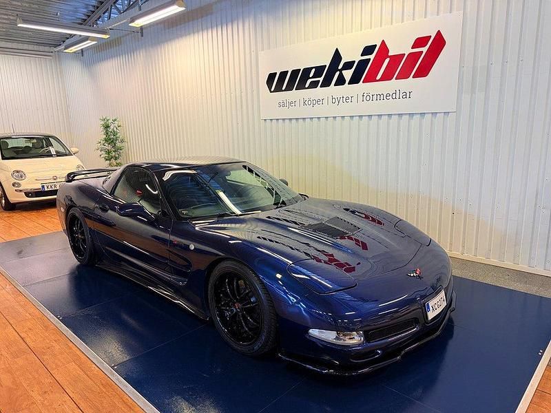 Mörkblå Begagnad 2001 Chevrolet Corvette | 359 500 kr - Bild 1/4