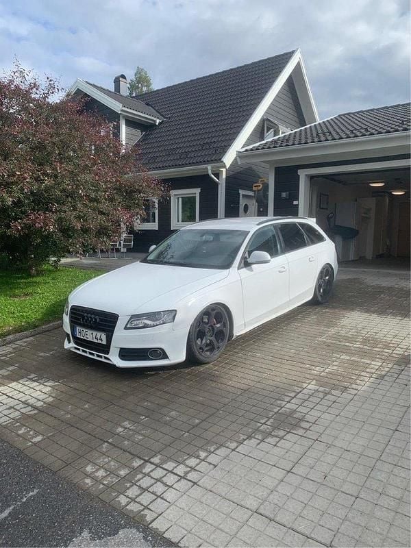 Vit Begagnad 2009 Audi A4 Kombi | 29 000 kr (Marknadspris) - Bild 1/4