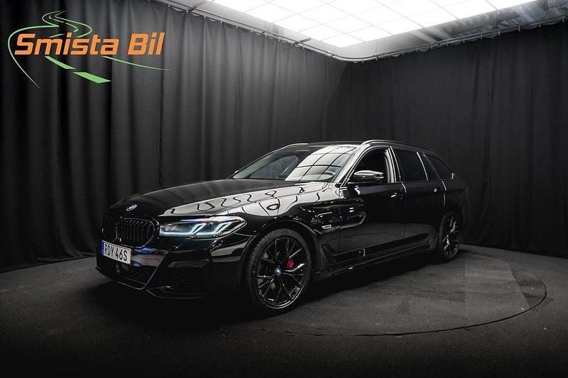 Svart Begagnad 2023 BMW 530e M Sport Kombi | 429 600 kr (Lite dyr) - Bild 1/4