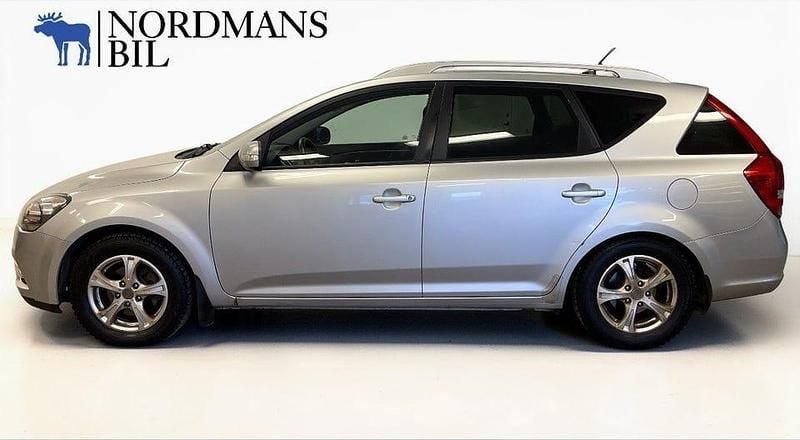 Begagnad Kia Ceed Sportswagon 128 HK (94 kW) 2011 Silver Kombi