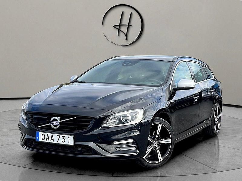 Svart Begagnad 2016 Volvo V60 R-Design Kombi | 179 900 kr (Marknadspris) - Bild 1/4