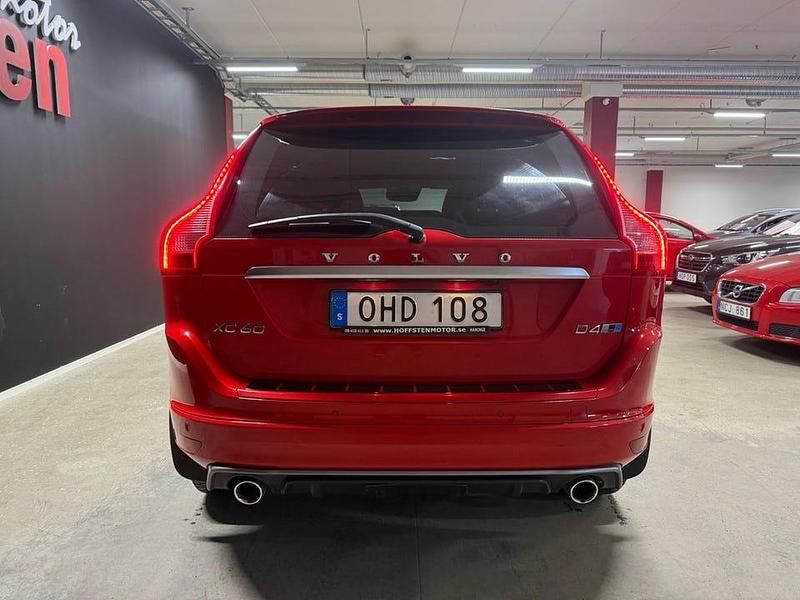 Begagnad Volvo XC60 R-Design 220 HK (161 kW) 2016 Röd SUV