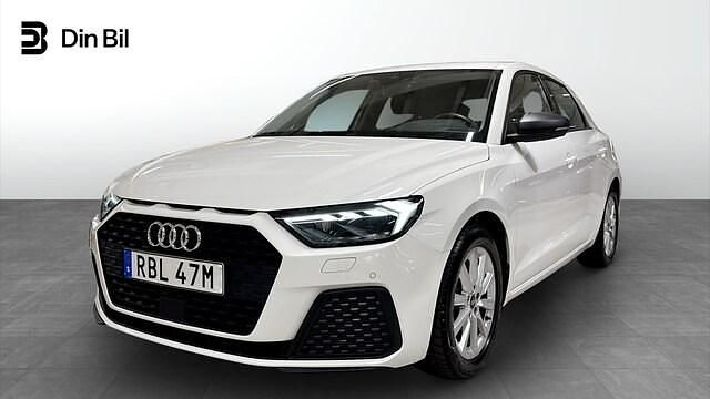 Vit Begagnad 2022 Audi A1 Sportback Proline Halvkombi | 224 000 kr (Marknadspris) - Bild 1/4