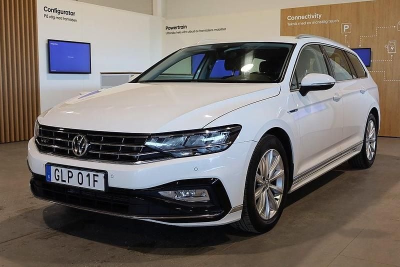 Begagnad VW Passat R-line 150 HK (110 kW) 2019 Vit Kombi