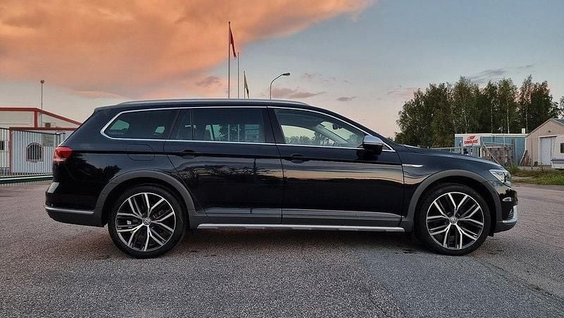Svart Begagnad 2018 VW Passat Alltrack Kombi | 229 000 kr (Marknadspris) - Bild 1/4