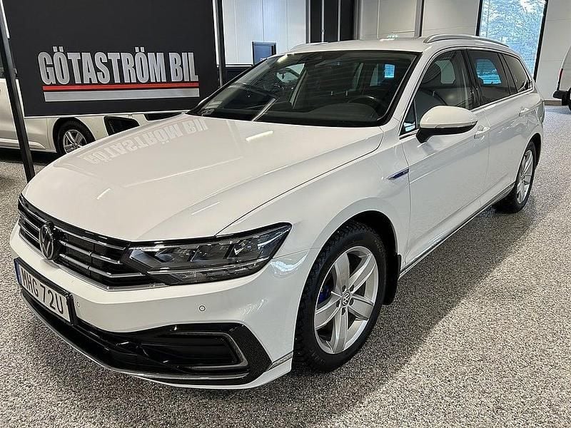 Begagnad VW Passat GTE 156 HK (114 kW) 2020 Candywhite med klarlack Kombi