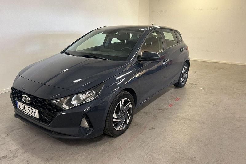 Grå Begagnad 2022 Hyundai i20 Essential Halvkombi | 169 900 kr (Bra pris) - Bild 1/2