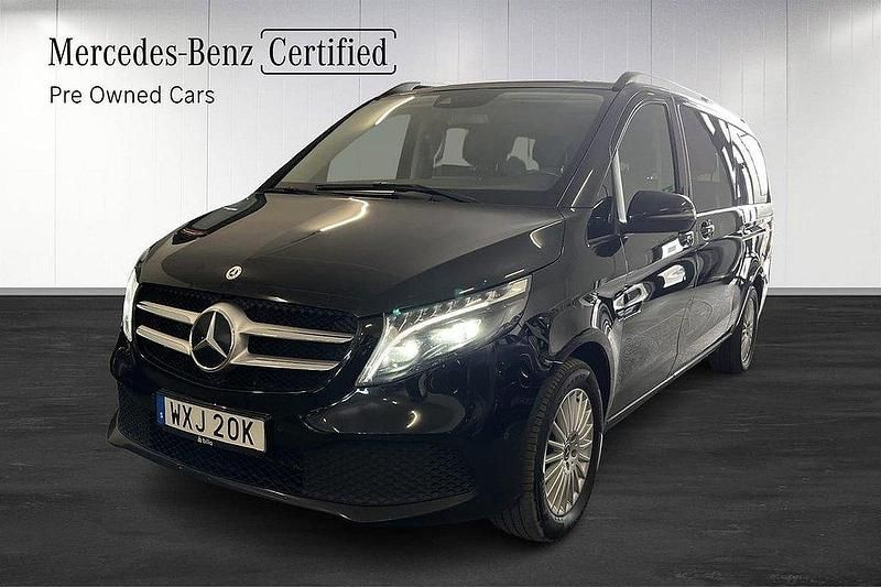 Svart Begagnad 2022 Mercedes V250 Minibuss | 599 000 kr (Lite dyr) - Bild 1/4