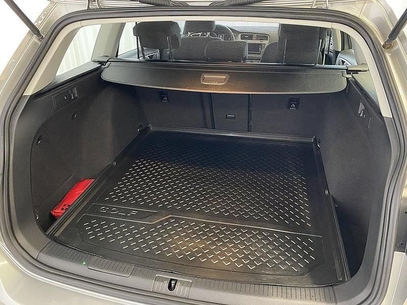 Begagnad VW Golf VII 105 HK (77 kW) 2015 Tungsten silver metallic Kombi