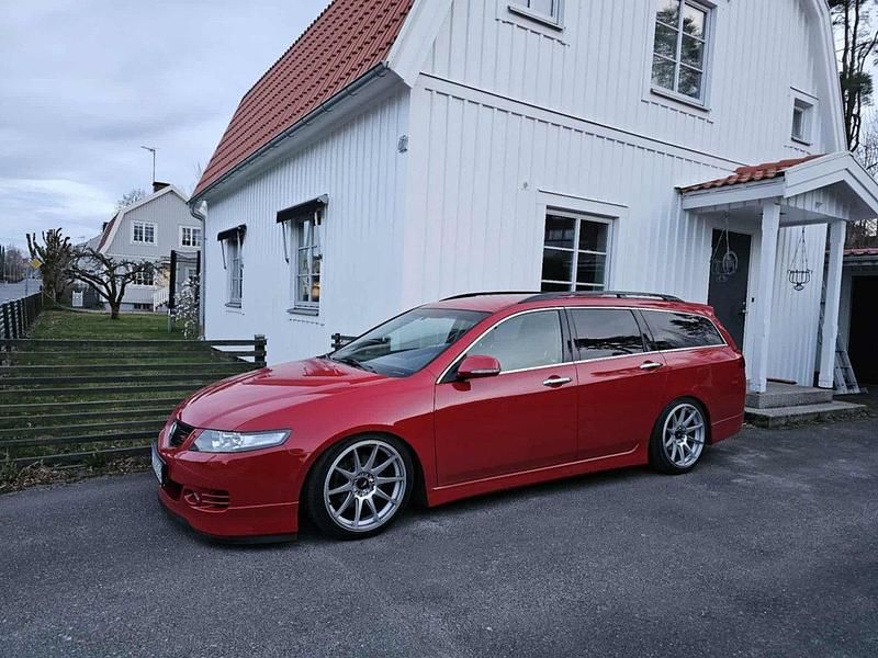 Röd Begagnad 2007 Honda Accord Type S Kombi | 89 900 kr - Bild 1/4