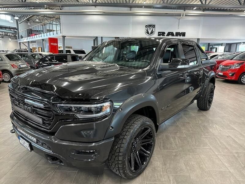 Begagnad Dodge Ram Limited 2023 Svart Pickup
