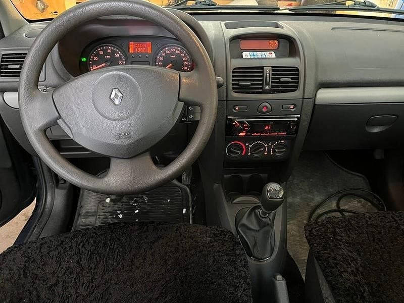 Begagnad Renault Clio R.S. 75 HK (55 kW) 2008 Halvkombi