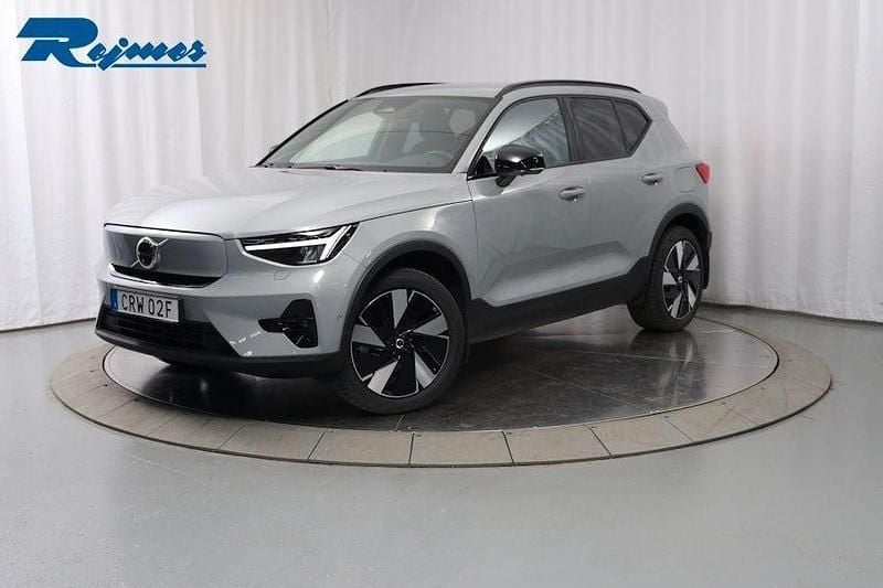 Grå Begagnad 2025 Volvo EX40 Plus SUV | 469 900 kr (Superpris) - Bild 1/4