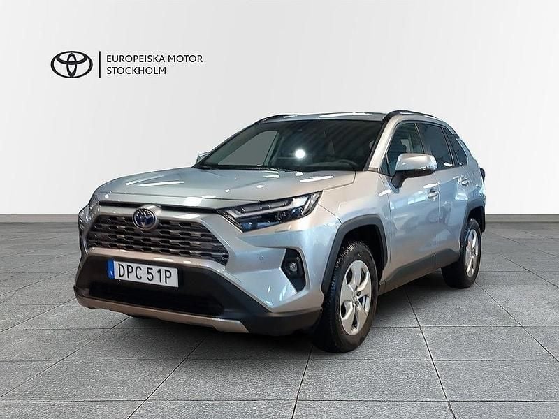 Silver Ny 2025 Toyota RAV4 Hybrid Executive SUV | 479 900 kr (Marknadspris) - Bild 1/3