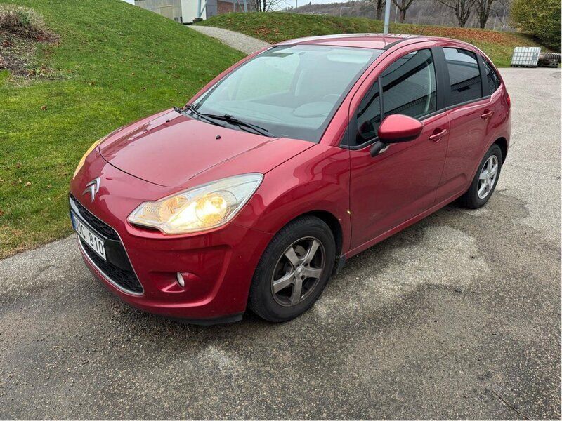 Röd Begagnad 2011 Citroën C3 Halvkombi | 39 900 kr (Marknadspris) - Bild 1/3