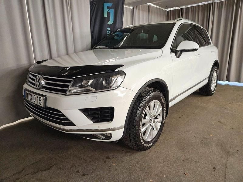 Vit Begagnad 2016 VW Touareg SUV | 169 900 kr (Bra pris) - Bild 1/4