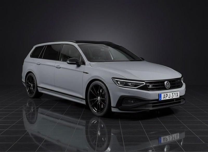 Grå Begagnad 2019 VW Passat R-line Edition Kombi | 344 500 kr - Bild 1/4