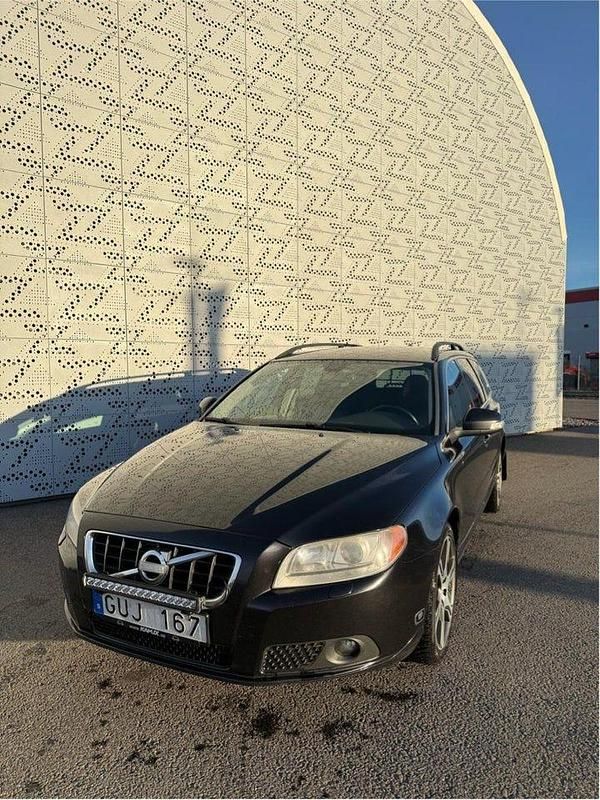 Begagnad 2010 Volvo V70 Momentum Kombi | 55 000 kr (Bra pris) - Bild 1/4