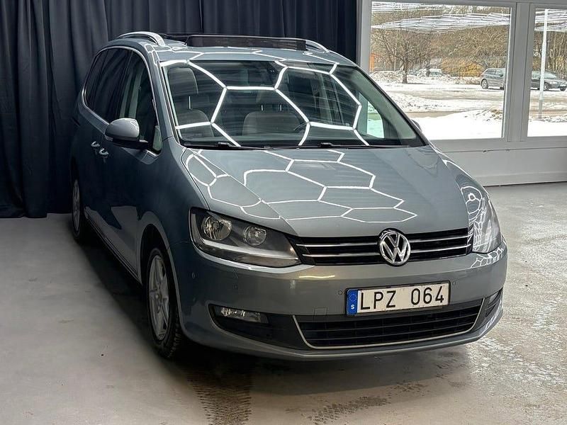 Begagnad VW Sharan 140 HK (102 kW) 2011 Grå Minibuss