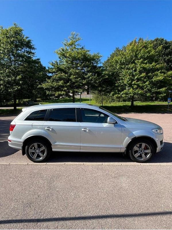 Silver Begagnad 2009 Audi Q7 S-Line SUV | 84 500 kr (Bra pris) - Bild 1/4