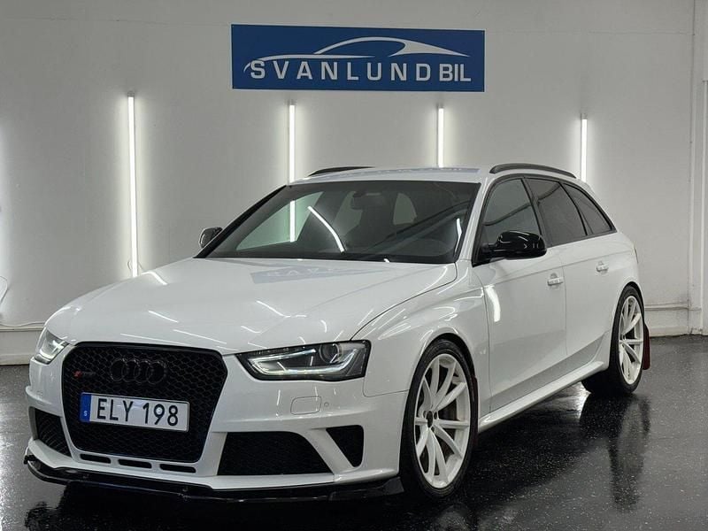 Vit Begagnad 2013 Audi RS4 Kombi | 379 800 kr (Marknadspris) - Bild 1/4