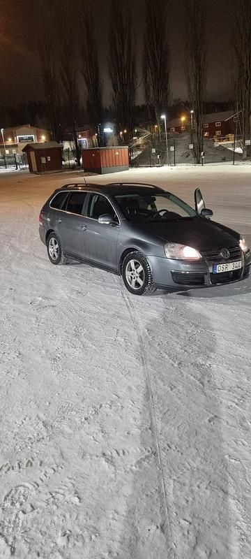 Begagnad VW Golf VI 105 HK (77 kW) 2008 Halvkombi