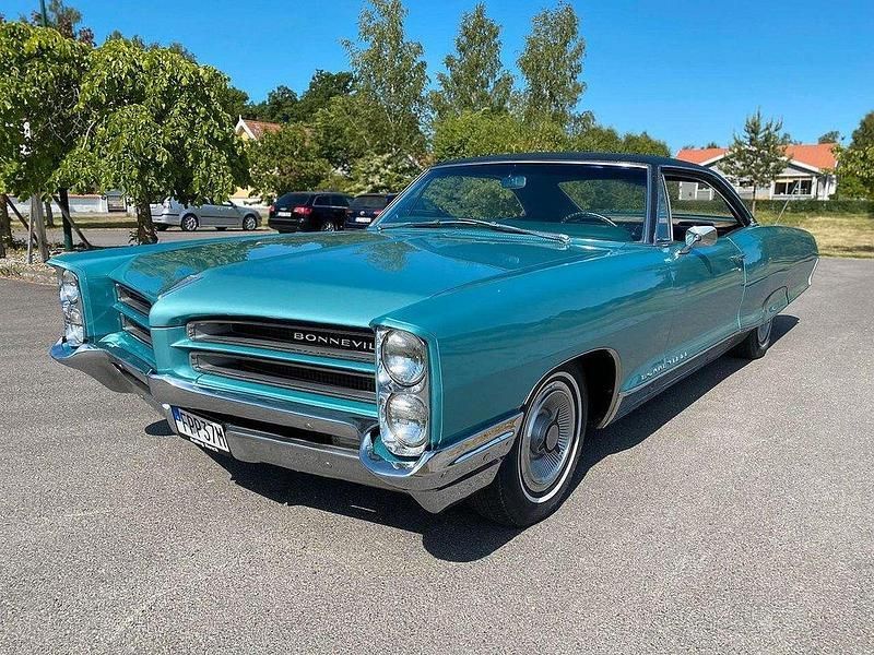 Begagnad Pontiac Bonneville 329 HK (241 kW) 1966 Flerfärgad Sedan