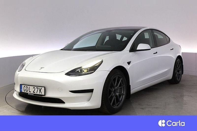 Vit Begagnad 2021 Tesla Model 3 Standard Range Sedan | 294 900 kr (Marknadspris) - Bild 1/4