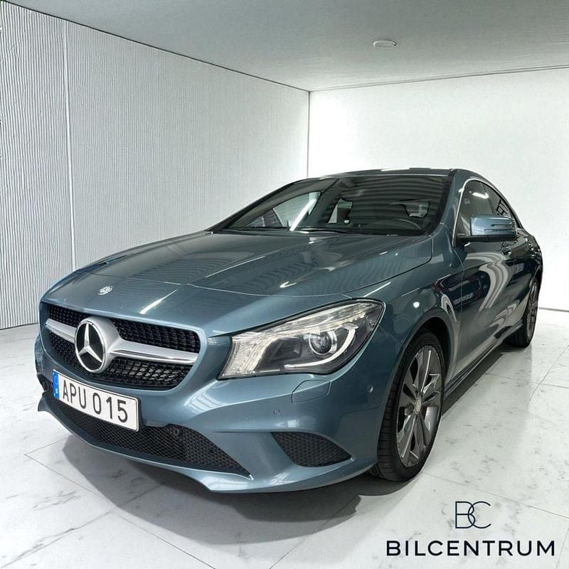 Ljusblå (blå) Begagnad 2014 Mercedes CLA220 Avantgarde Sedan | 155 900 kr (Marknadspris) - Bild 1/4