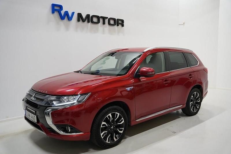 Röd Begagnad 2016 Mitsubishi Outlander Comfort Edition SUV | 84 900 kr (Lite dyr) - Bild 1/4