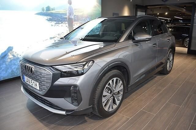 Grå Begagnad 2023 Audi Q4 e-tron Advanced SUV | 429 000 kr (Bra pris) - Bild 1/4