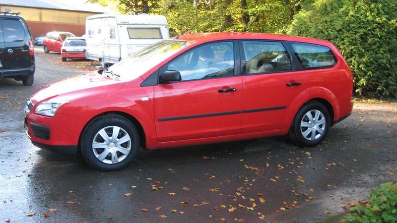 Röd Begagnad 2006 Ford Focus Kombi | 37 900 kr (Lite dyr) - Bild 1/3