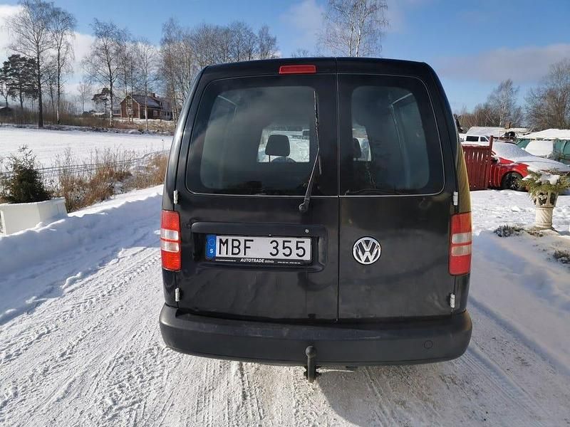 Begagnad VW Caddy Maxi 102 HK (75 kW) 2012 Svart Minibuss