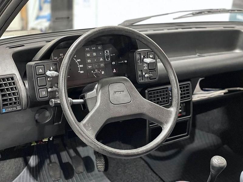 Begagnad Fiat Uno 45 HK (33 kW) 1990 Vit Halvkombi