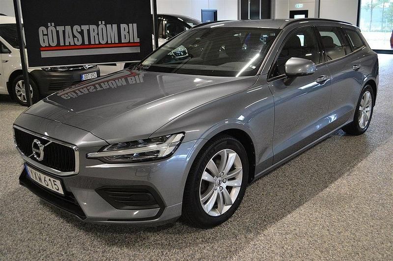 Grå (gråmetallic metallic) Begagnad 2018 Volvo V60 Momentum Kombi | 248 000 kr (Lite dyr) - Bild 1/4