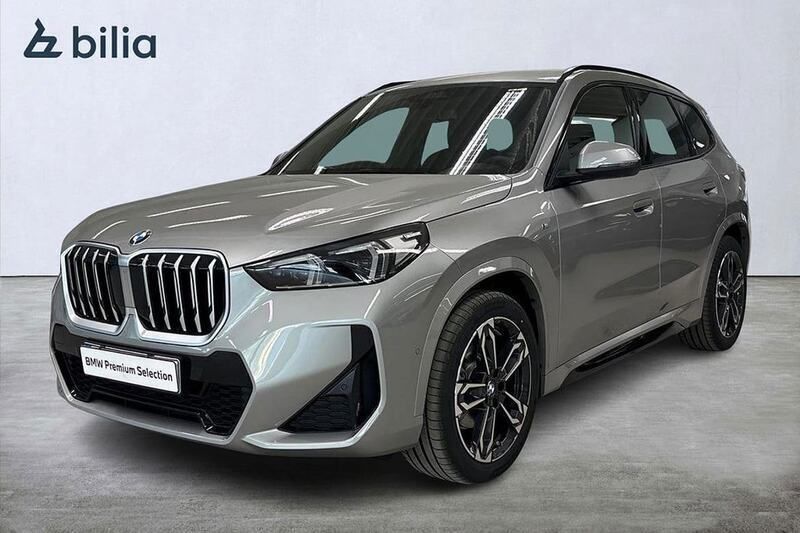 Grå Begagnad 2025 BMW X1 Comfort Edition SUV | 489 900 kr - Bild 1/4