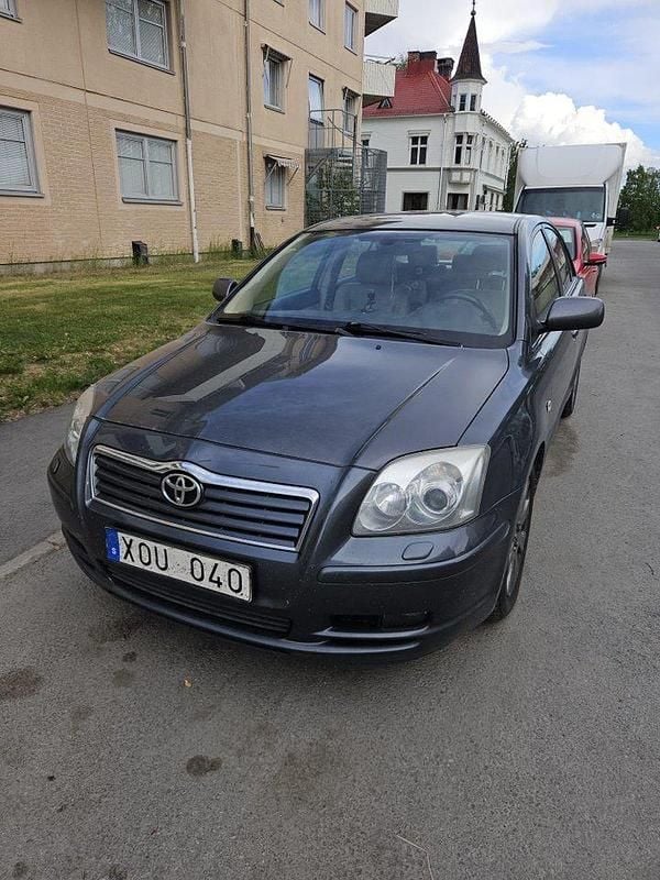 Grå Begagnad 2006 Toyota Avensis Sedan | 37 000 kr (Bra pris) - Bild 1/3