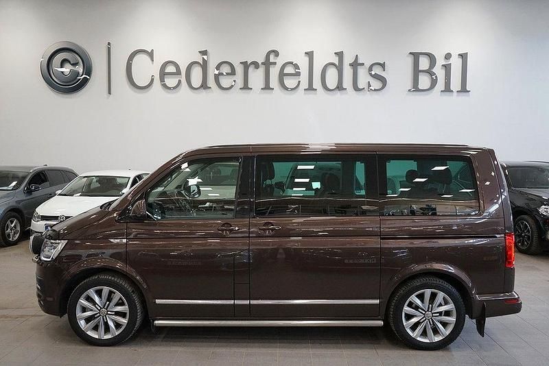 Brun Begagnad 2017 VW Multivan Minibuss | 447 400 kr (Marknadspris) - Bild 1/4