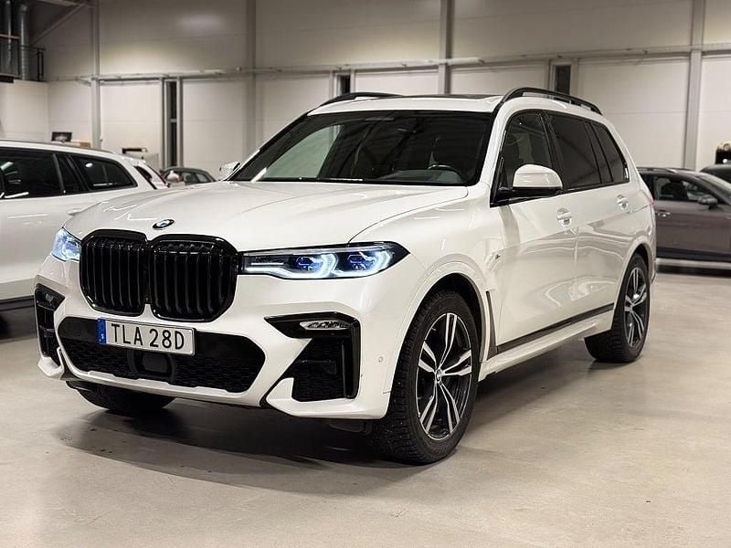 Vit Begagnad 2021 BMW X7 M Sport SUV | 839 900 kr (Dyr) - Bild 1/4