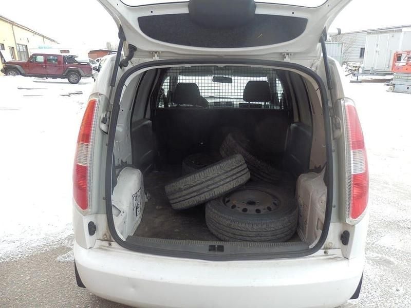 Begagnad Skoda Roomster 80 HK (58 kW) 2008 Vit Minibuss