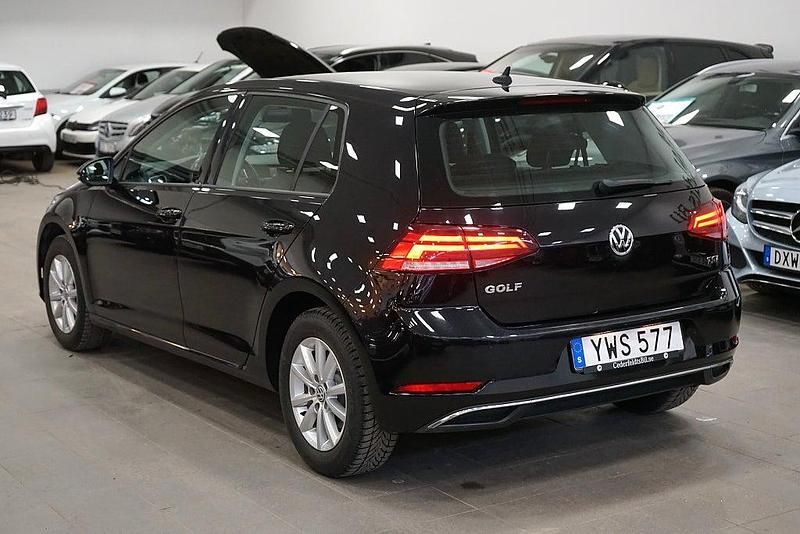 Begagnad VW Golf VII 110 HK (80 kW) 2017 Svart Halvkombi