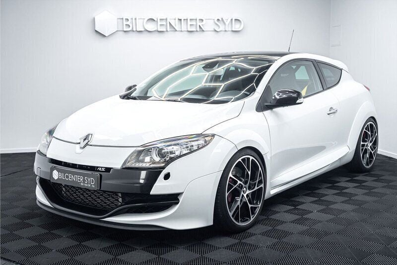 Vit Begagnad 2010 Renault Mégane Coupé R.S. Sportkupé | 199 900 kr - Bild 1/4