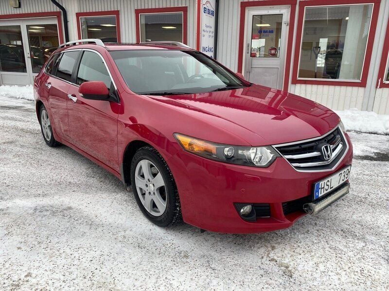 Röd Begagnad 2009 Honda Accord Executive Kombi | 49 900 kr (Dyr) - Bild 1/4