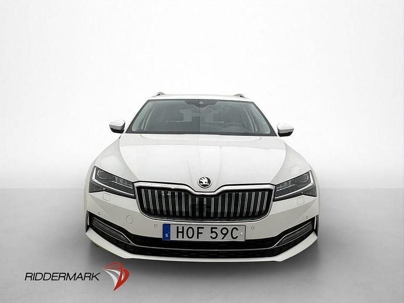 Begagnad Skoda Superb Business Line 218 HK (160 kW) 2021 Vit Kombi