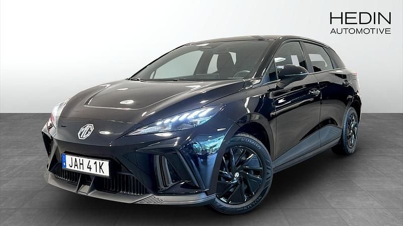 Svart (black) Begagnad 2022 MG MG4 EV Halvkombi | 269 900 kr (Marknadspris) - Bild 1/4
