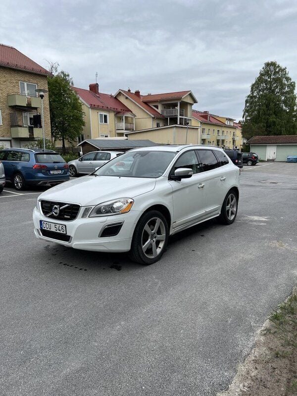Vit Begagnad 2012 Volvo XC60 R-Design SUV | 89 000 kr (Superpris) - Bild 1/4