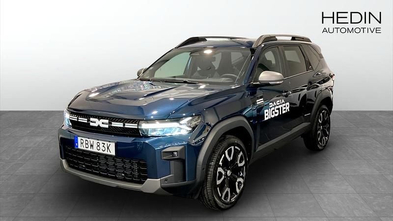Blå (blue) Begagnad 2025 Dacia Bigster Journey SUV | 364 900 kr (Marknadspris) - Bild 1/4