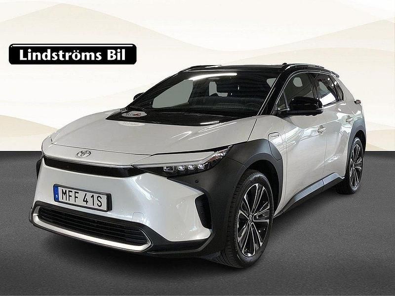 Vit Begagnad 2022 Toyota bZ4X Executive SUV | 409 900 kr (Marknadspris) - Bild 1/3